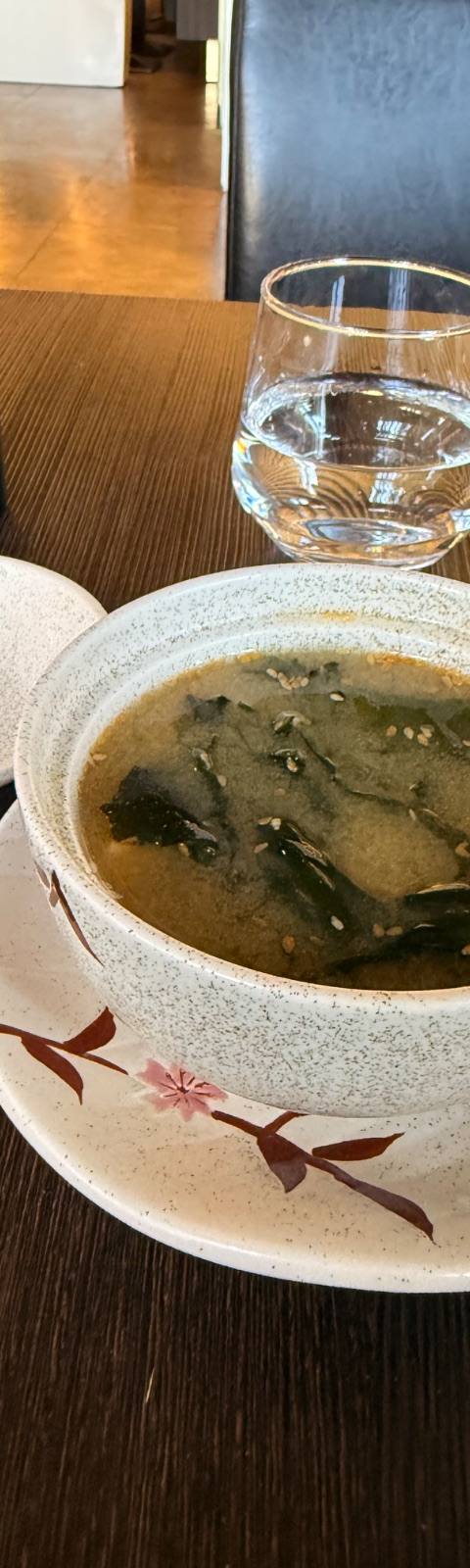 Yuka Kaiten Sushi rəy şəkli